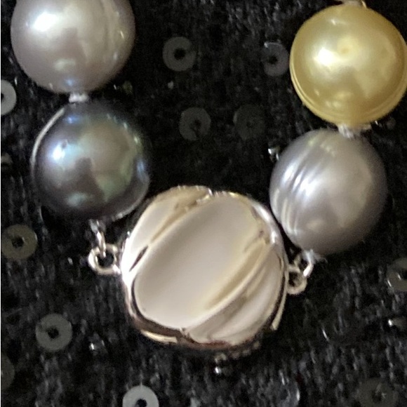 Pearl Strand Necklace,Faux,Multi colors Special clasp to be worn either way. - Picture 3 of 4